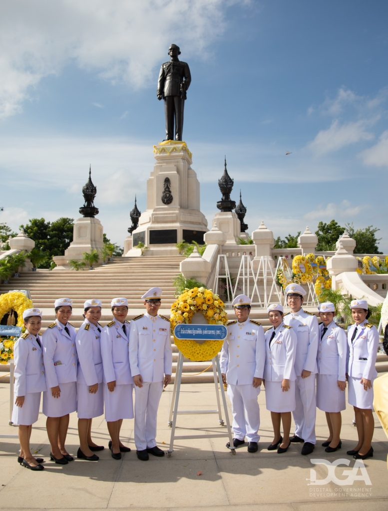 DGA ร่วมพิธีวางพวงมาลาถวายสักการะพระบรมราชานุสาวรีย์พระบาทสมเด็จพระบรมชนกาธิเบศร มหาภูมิพลอดุลยเดชมหาราช บรมนาถบพิตร เนื่องใน “วันนวมินทรมหาราช”